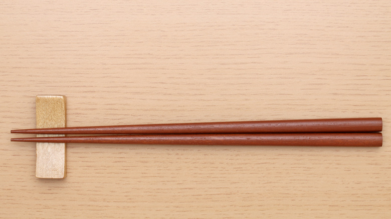 Resting chopsticks