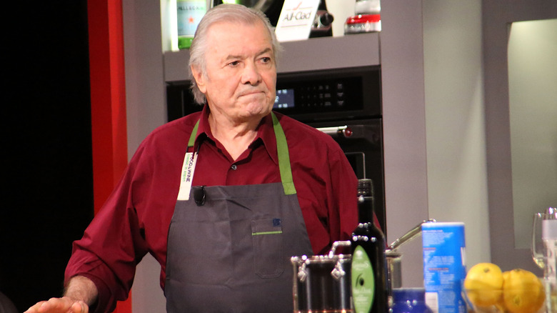 Jacques Pépin looking out at an audience