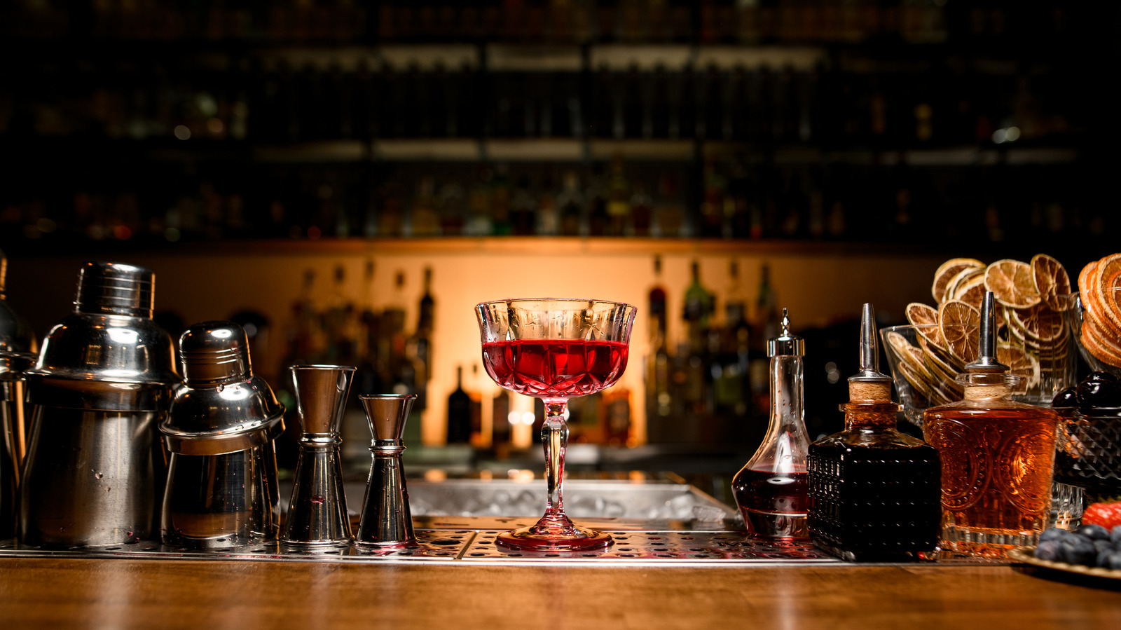 The Cocktail Ordering Etiquette To Help You Get A Better Drink