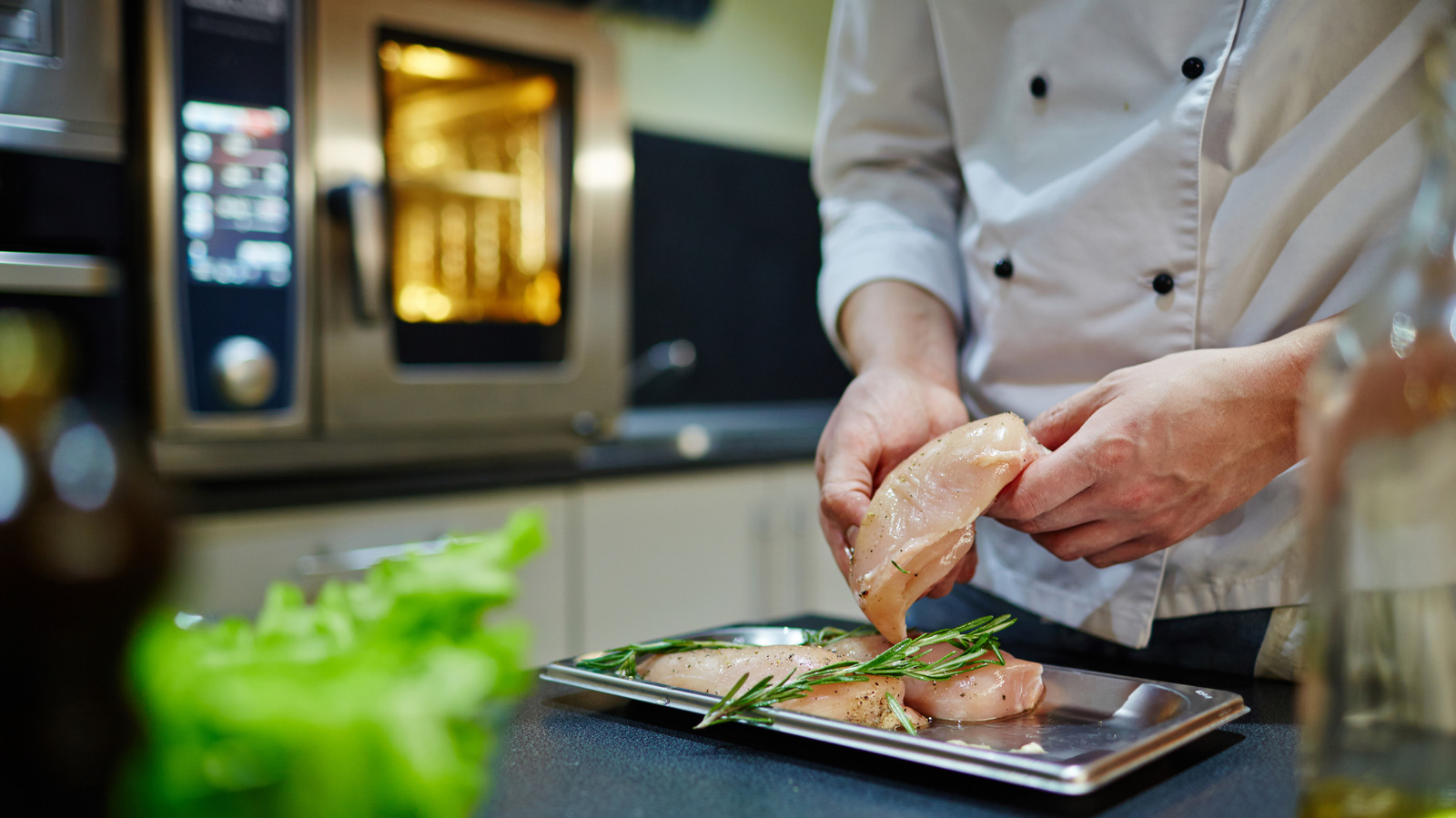 <a href="https://www.foodrepublic.com/2090605/cold-retro-chicken-dish-no-longer-common/" target="_blank">The Cold Retro Chicken Dish That’s No Longer Common In Restaurants</a>