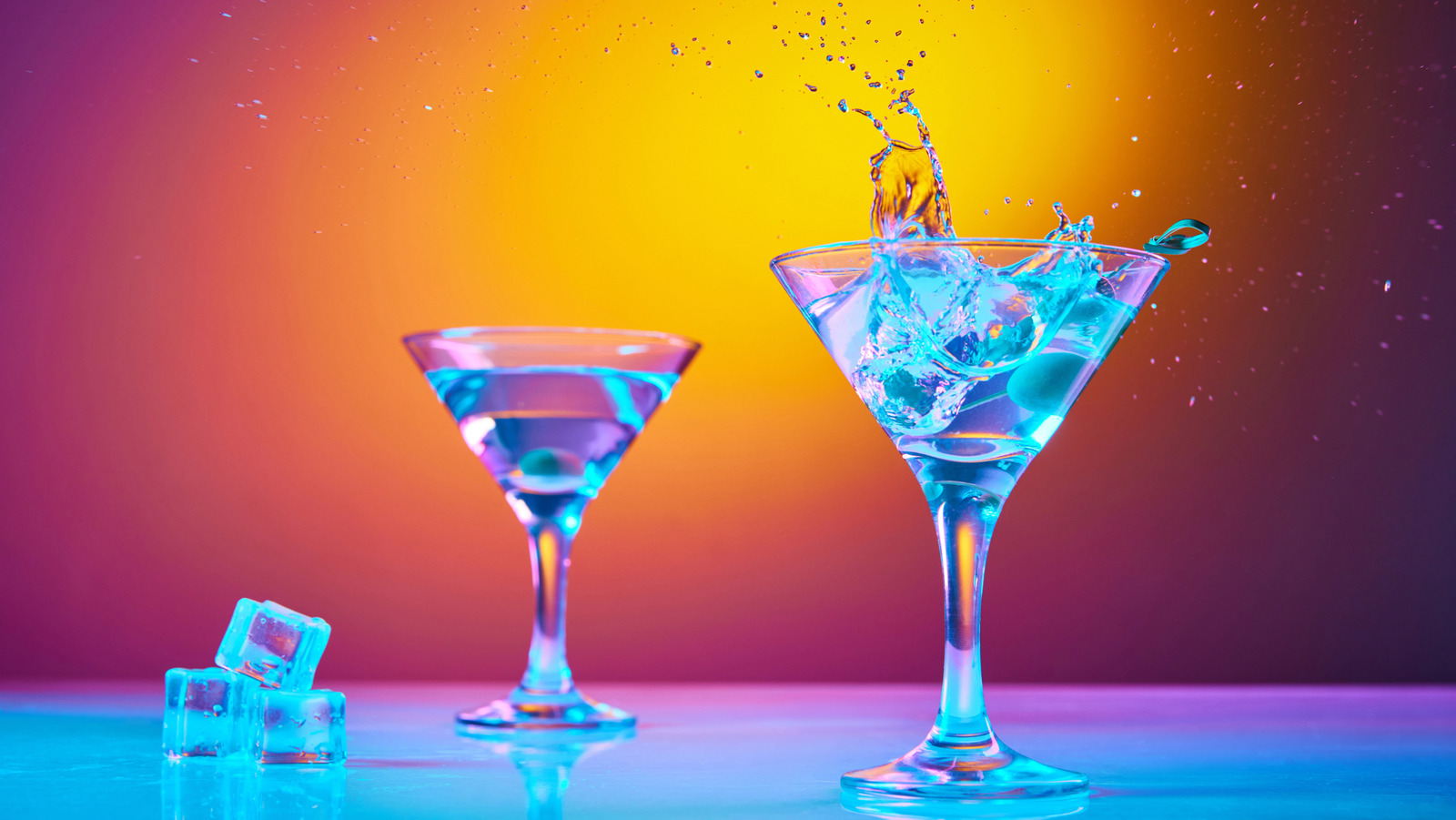 <a href="https://www.foodrepublic.com/1746146/drink-mixer-glow-dark-cocktails/" target="_blank">The Common Drink Mixer To Use For Glow In The Dark Cocktails</a>