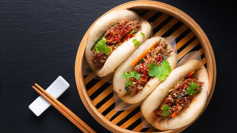 bao buns in bamboo steamer