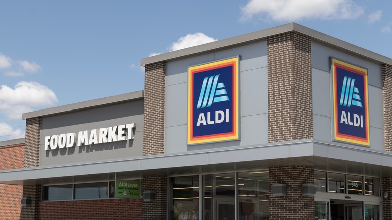 Outside of Aldi store