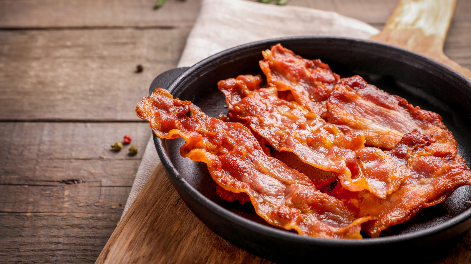<a href="https://www.foodrepublic.com/2204676/convenience-store-bacon-grease-bucket-buc-ees/" target="_blank">The Convenience Store That Sells Bacon Grease By The Bucket</a>
