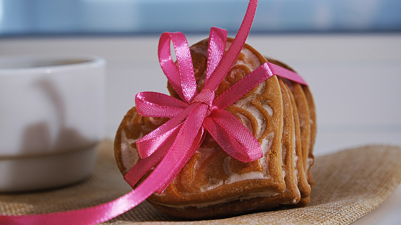 cinnamon cookie with pink bow