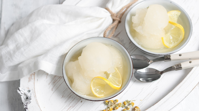 Lemon sorbet in bowls garnished with lemon slice