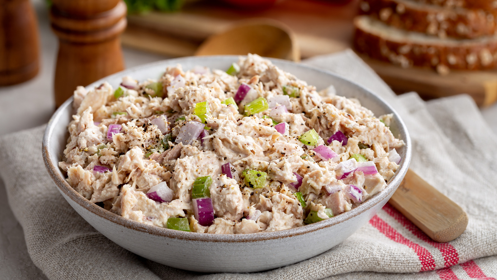 <a href="https://www.foodrepublic.com/1718046/upgrade-tuna-salad-crunchy-fall-fruit/" target="_blank">The Crunchy Fall Fruit You Should Be Adding To Tuna Salad</a>