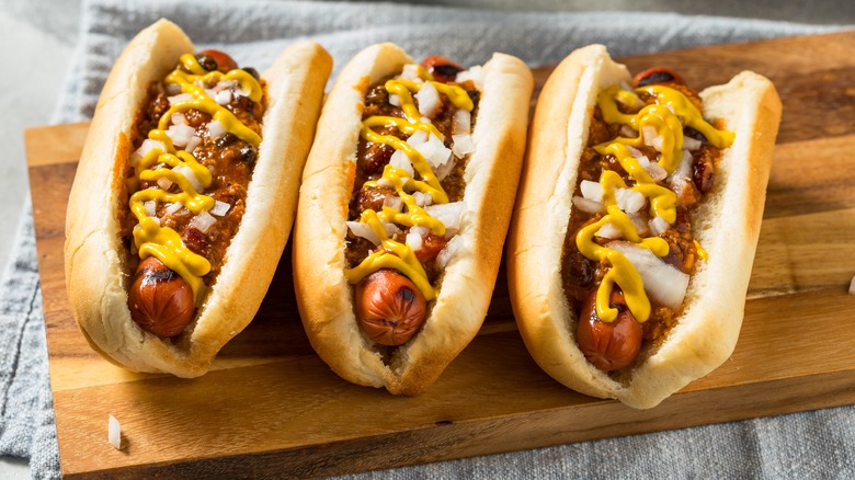 chili dogs in row