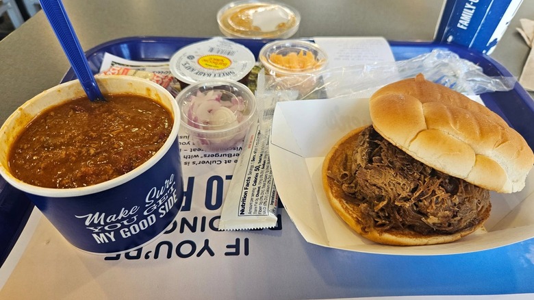 A roast beef sandwich and bowl of chili from Culver's.