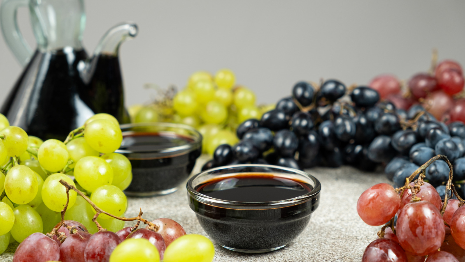 <a href="https://www.foodrepublic.com/2066100/balsamic-vinegar-vs-glaze-differences-when-to-use/" target="_blank">The Difference Between Balsamic Vinegar And Balsamic Glaze (And When To Use Each One)</a>