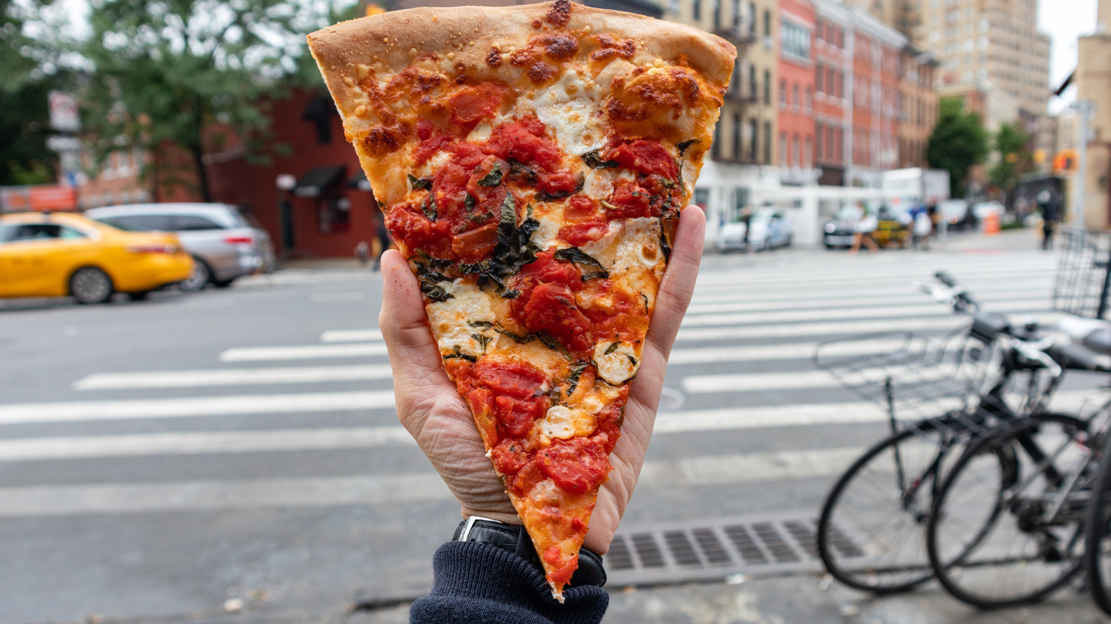 <a href="https://www.foodrepublic.com/2223974/nyc-most-common-pizza-styles-differences/" target="_blank">The Difference Between NYC’s 4 Most Common Styles Of Pizza</a>