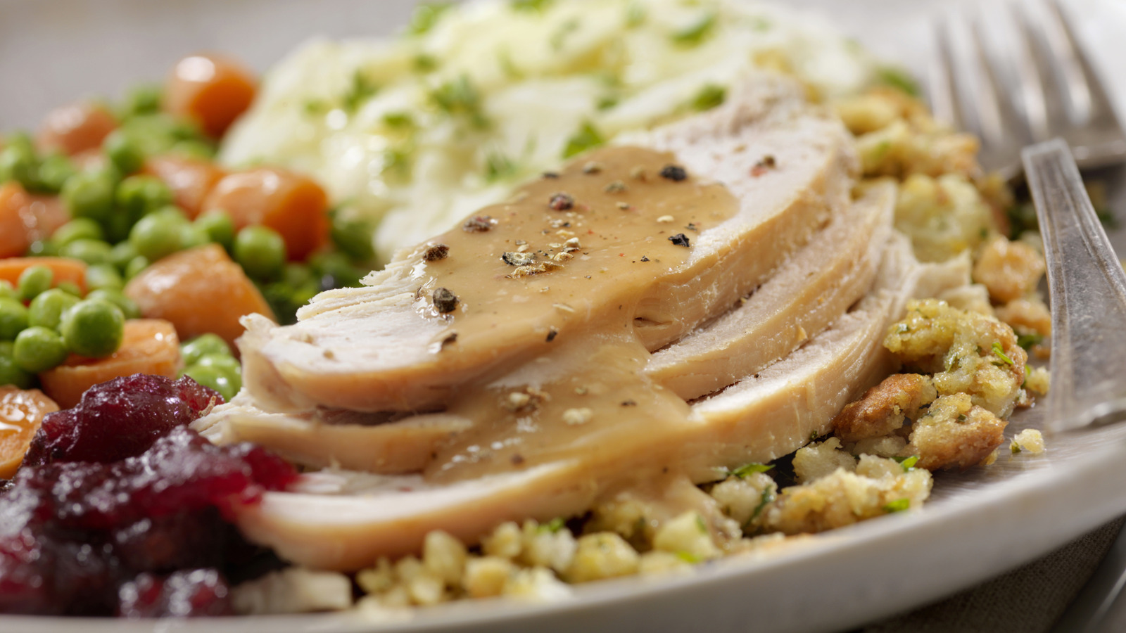 The Difference Between Using Chicken Broth Vs Stock In Gravy