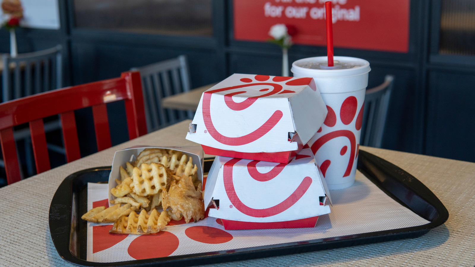 <a href="https://www.foodrepublic.com/1943394/discontinued-chick-fil-a-chicken-salad-sandwich/" target="_blank">The Discontinued Chick-Fil-A Sandwich That Needs To Come Back</a>