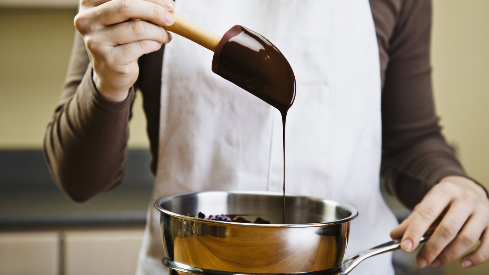 <a href="https://www.foodrepublic.com/1863209/double-boiler-mistake-melt-chocolate/" target="_blank">The Double Boiler Mistake To Avoid When Melting Chocolate</a>