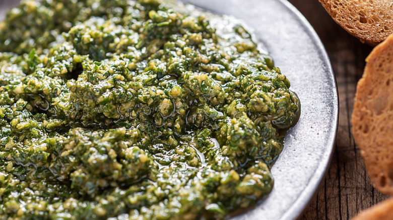 Pesto with sliced bread