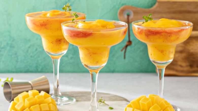 Frozen mango margarita
