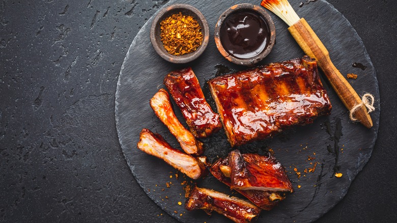 Glazed barbecue spare ribs
