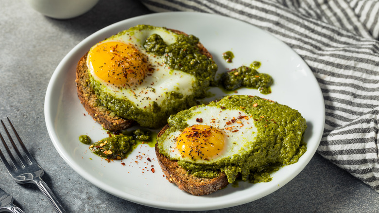 Fried egg with pesto on toast
