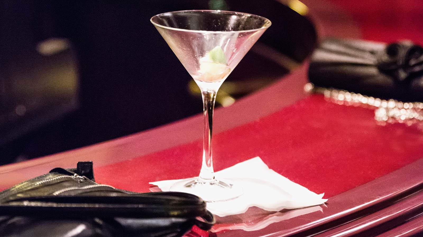The Etiquette Rule You Shouldn't Break When Sitting At The Bar