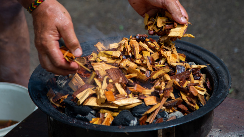 Wood smoking for barbecue