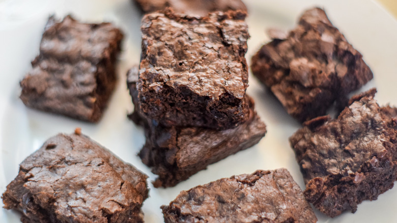 plate of cut brownies