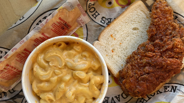 Dave's hot chicken on bread with mac and cheese