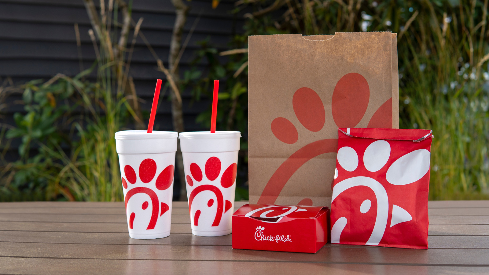 <a href="https://www.foodrepublic.com/1998773/frozen-chick-fil-a-frosted-key-lime-pie-drink-discontinued/" target="_blank">The Frozen Chick-Fil-A Drink That Fans Desperately Miss</a>