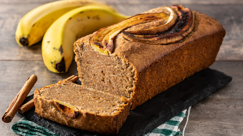 Banana bread with cinnamon 