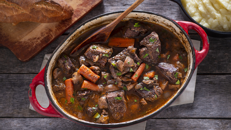 boeuf bourguignon in slow cooker