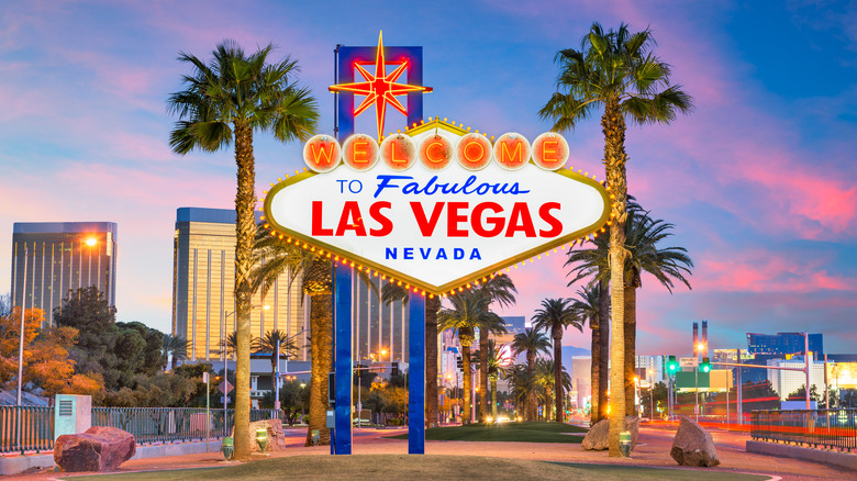 welcome las vegas neon sign