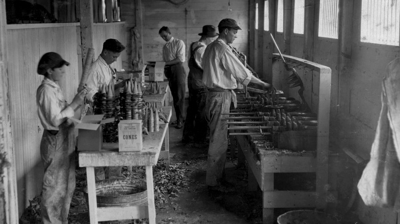 ice cream cone production 1900s