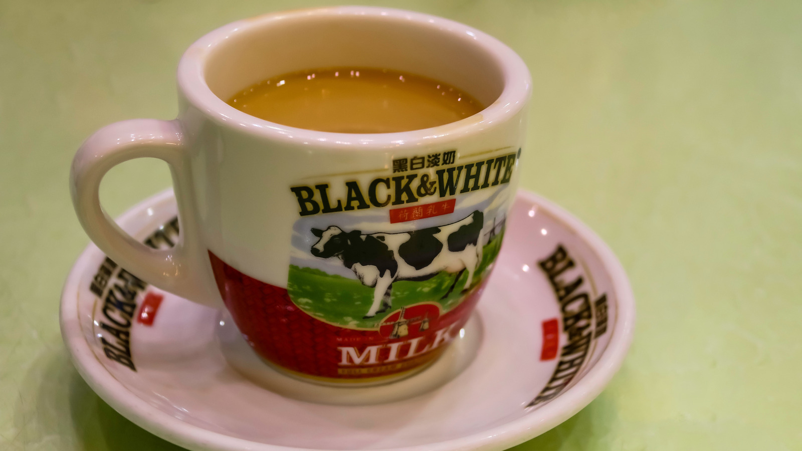 <a href="https://www.foodrepublic.com/1733820/coffee-tea-drink-combination-hong-kong/" target="_blank">The Hong Kong Drink Combination That Starts With Milk Tea</a>