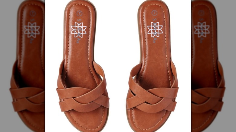 Ladies sandals in tan
