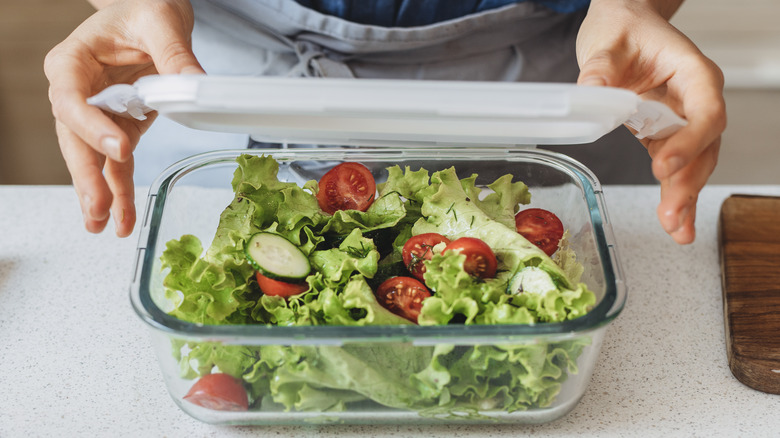 https://www.foodrepublic.com/img/gallery/the-hydrating-benefit-of-your-lunchtime-salad/intro-1690469485.jpg