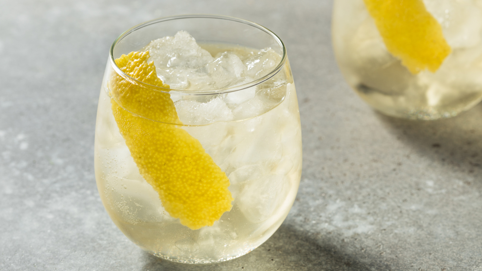 <a href="https://www.foodrepublic.com/1732897/ice-cube-trick-prevent-watery-spritzers/" target="_blank">The Ice Cube Trick For Preventing Watered-Down Spritzers</a>