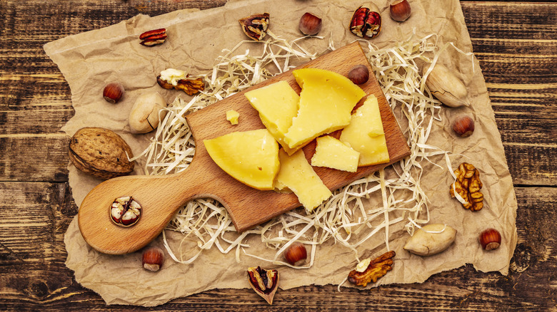 aged gouda pieces with nuts