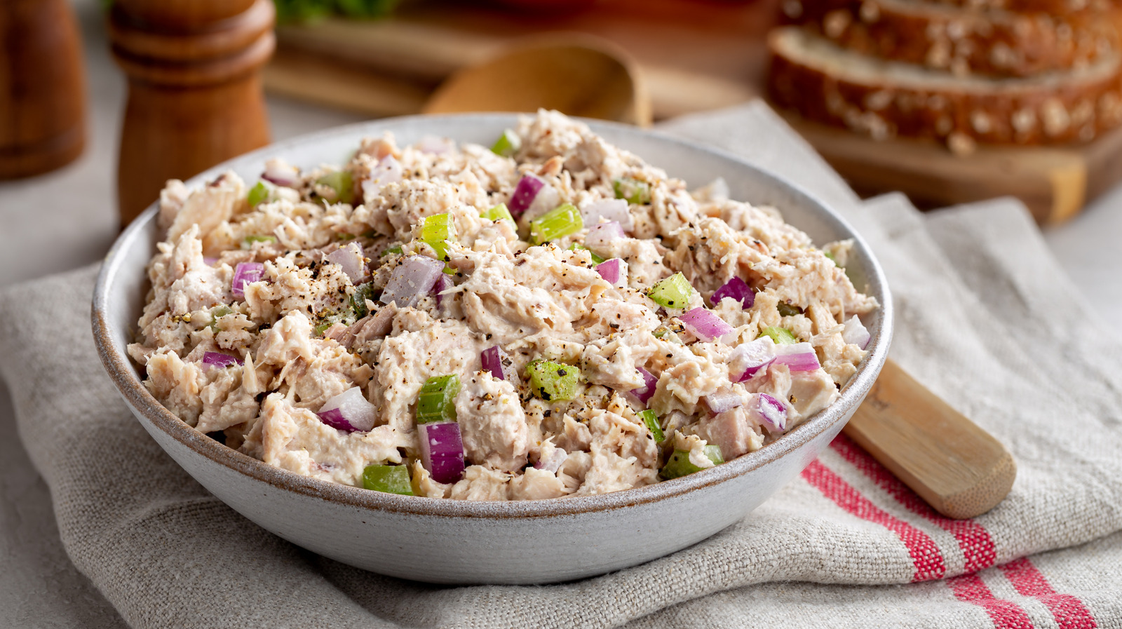 <a href="https://www.foodrepublic.com/1905972/how-to-upgrade-tuna-salad/" target="_blank">The Ingredient That Gives Tuna Salad The Tangy, Crunchy Upgrade It Deserves</a>