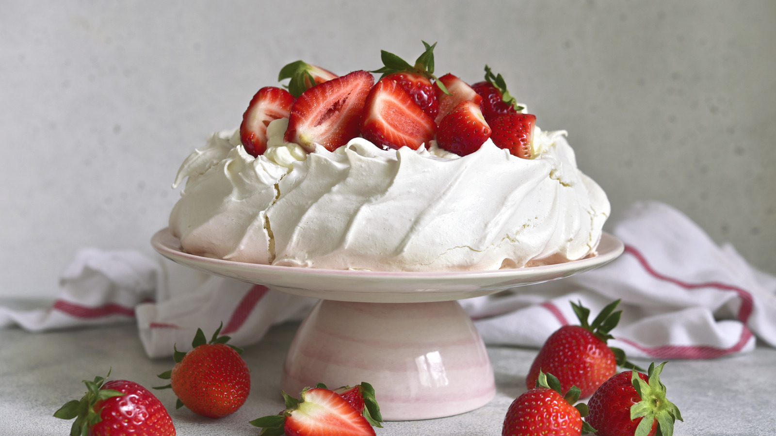 <a href="https://www.foodrepublic.com/1775836/sugar-pavlova-ingredient-explained/" target="_blank">The Ingredient That Makes Or Breaks The Texture Of Pavlova</a>