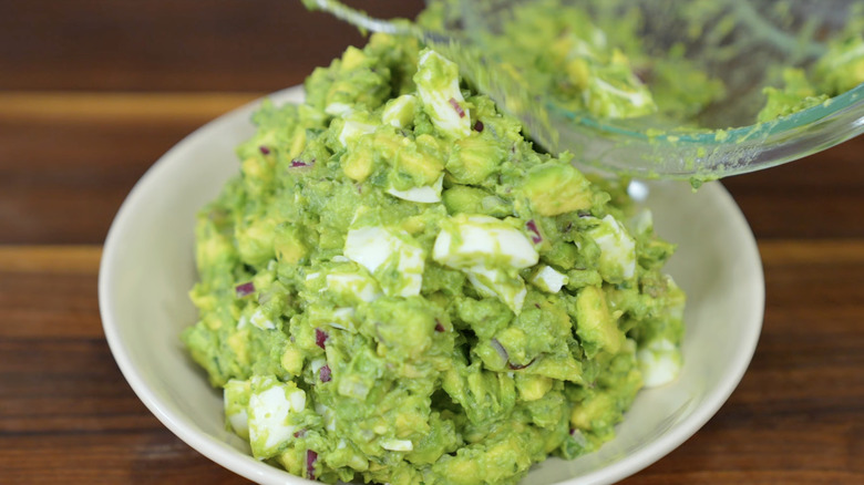 Bowl of Salvadoran guacamole with eggs
