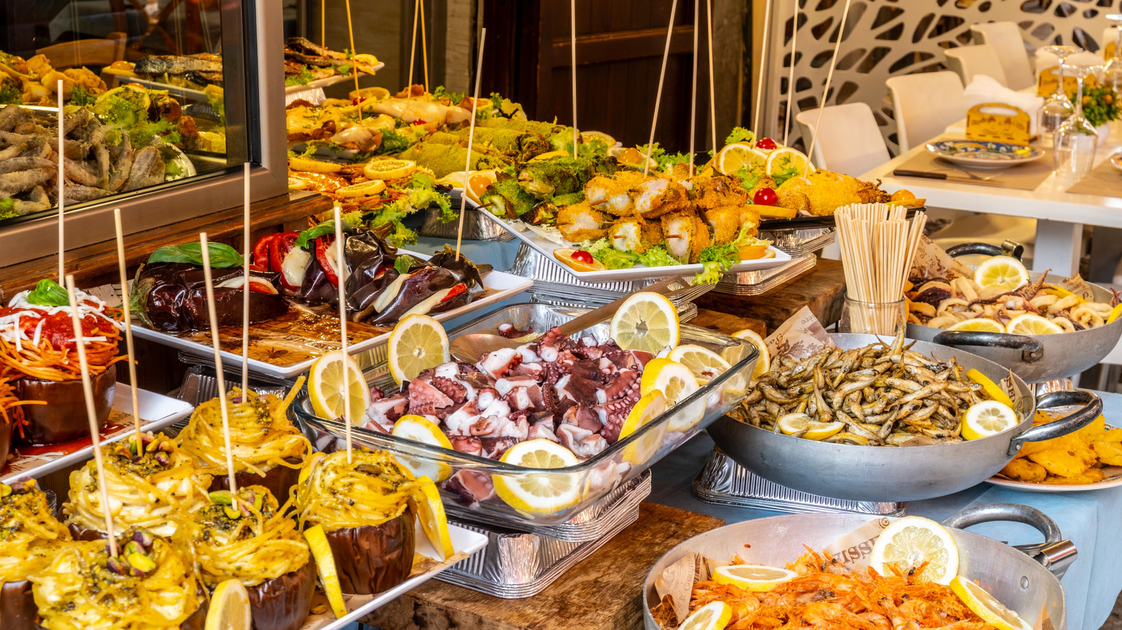 <a href="https://www.foodrepublic.com/2100369/italian-street-food-arancini/" target="_blank">The Italian Street Food That Combines Everything In A Handheld Meal</a>