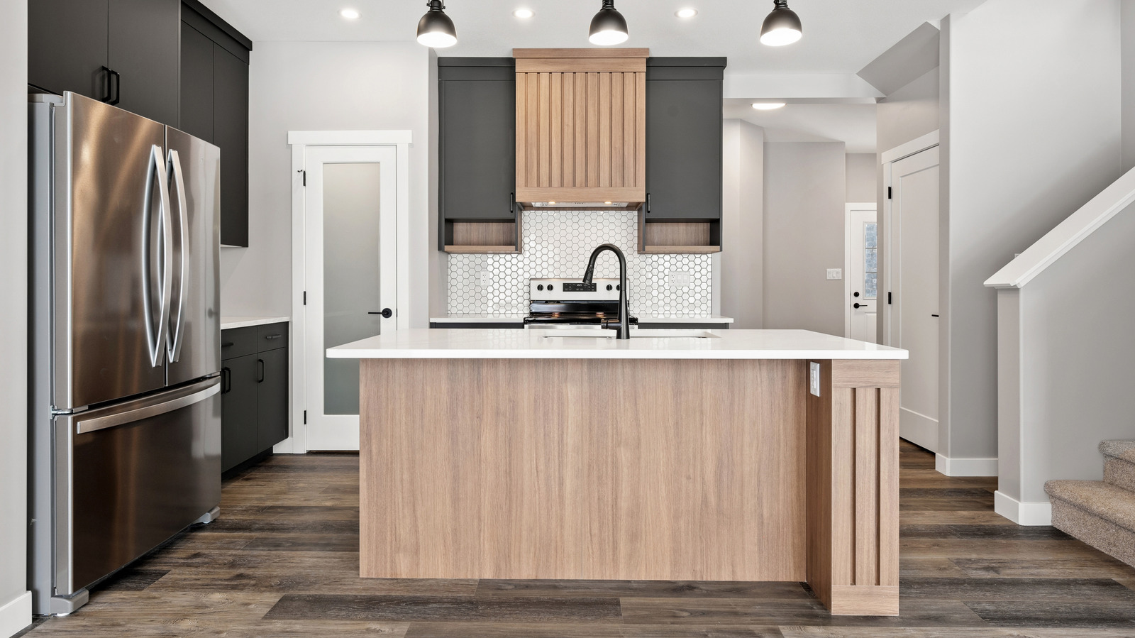 <a href="https://www.foodrepublic.com/1949816/kitchen-island-seating-mistake/" target="_blank">The Kitchen Island Design Mistake That Could Ruin Your Next Party</a>