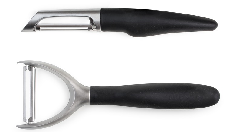 Swivel peeler and y-peeler