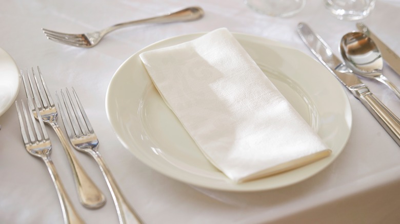 dining table place setting