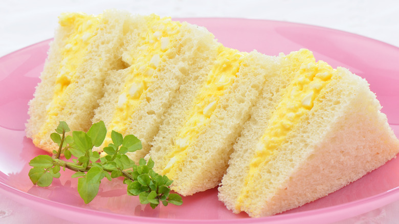 egg salad sandwiches no lettuce