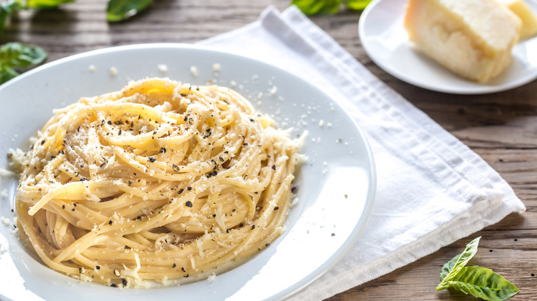 pasta cacio e pepe