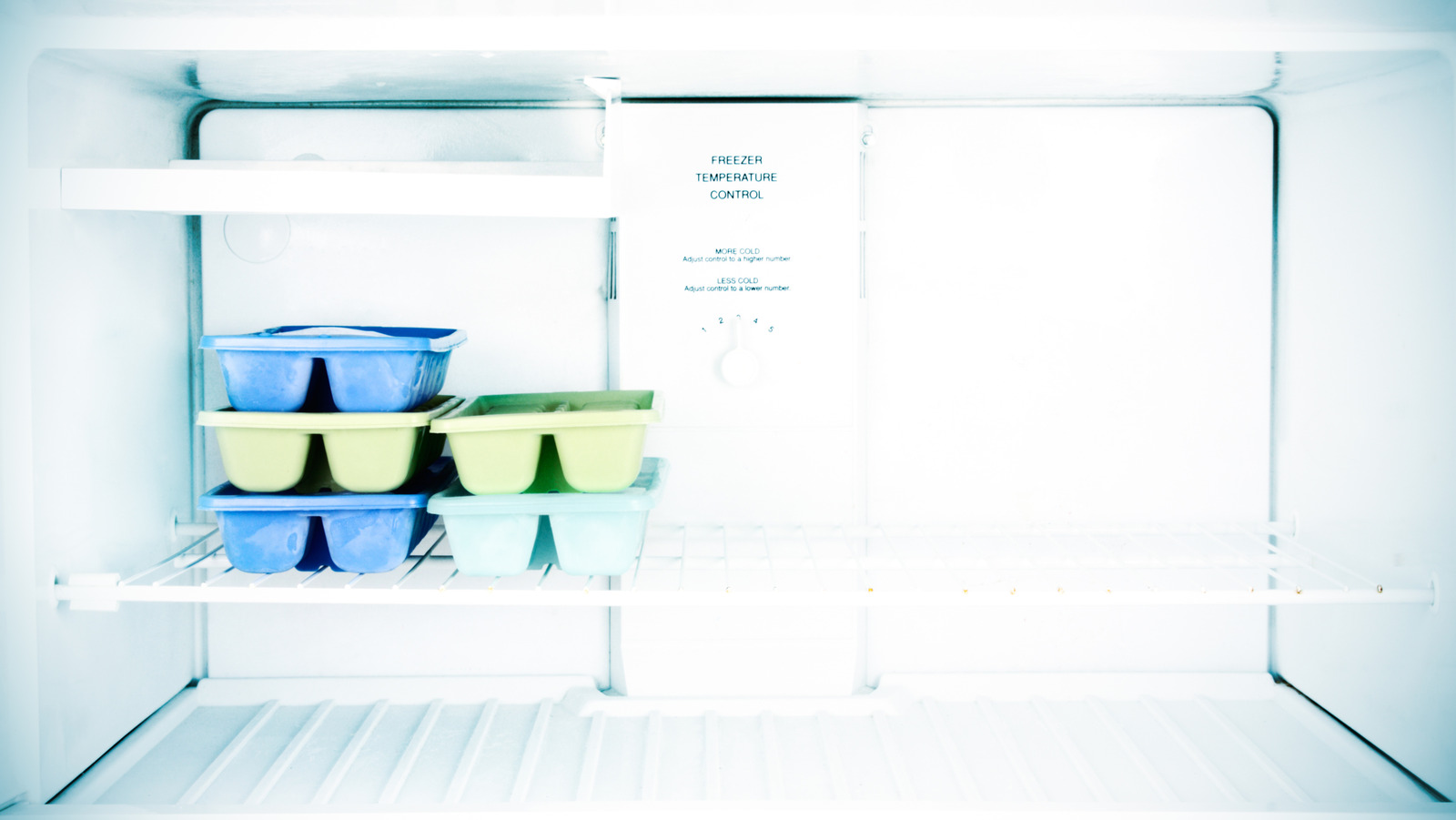<a href="https://www.foodrepublic.com/1725182/ice-cube-tray-storage-mistake/" target="_blank">The Major Ice Cube Tray Mistake You Didn’t Realize You Were Making</a>