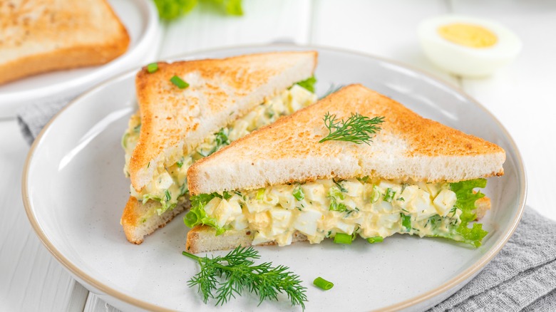 Egg mayonnaise sandwich