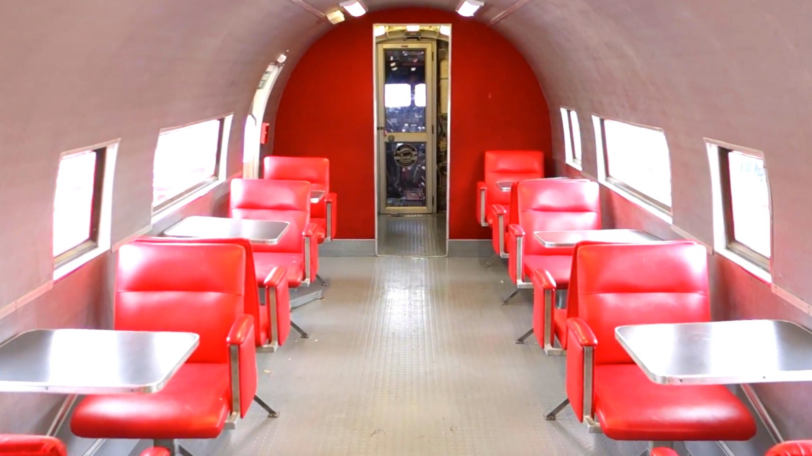 <a href="https://www.foodrepublic.com/2122430/mcdonalds-new-zealand-airplane-restaurant/" target="_blank">The McDonald’s Restaurant Where You Can Eat Inside A Real Airplane</a>