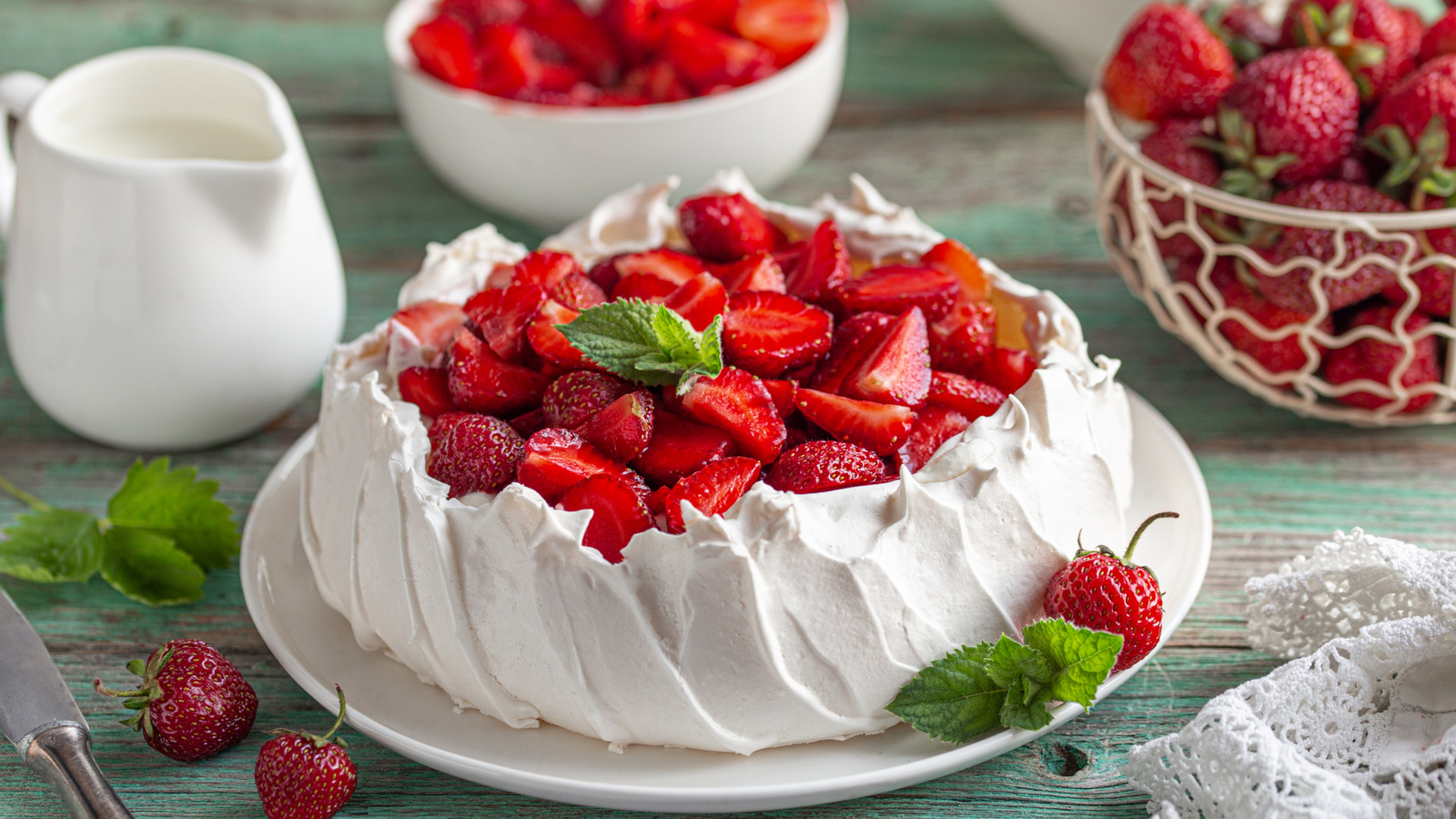 <a href="https://www.foodrepublic.com/1772115/meringue-mixing-mistake-ruins-pavlova/" target="_blank">The Meringue Mistake That’s Ruining Your Pavlova</a>