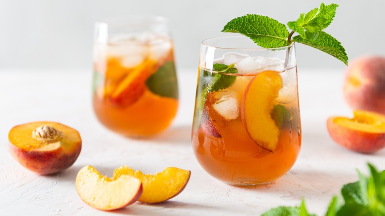 iced tea with sliced peaches and mint